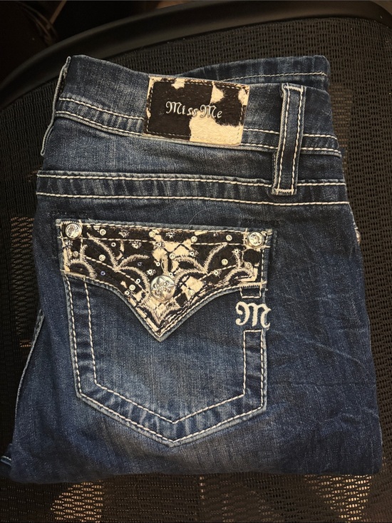 Miss Me Denim - Miss Me Dark Blue Mid-Rise Straight Les Jeans with Embellished Back Pocket